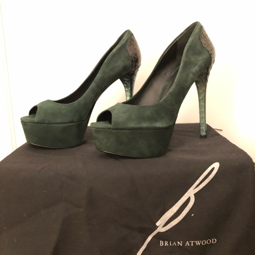 💐Brian Atwood Green Suede Platforms💐